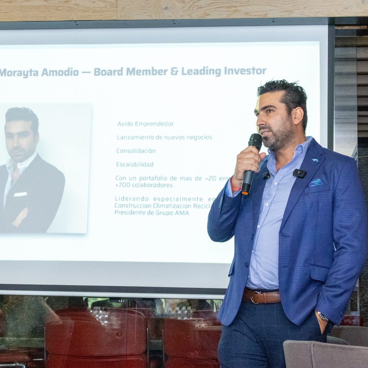 Mani Agrawal presenting at Mitozz Events, discussing advancements in cellular health and evidence-based wellness.