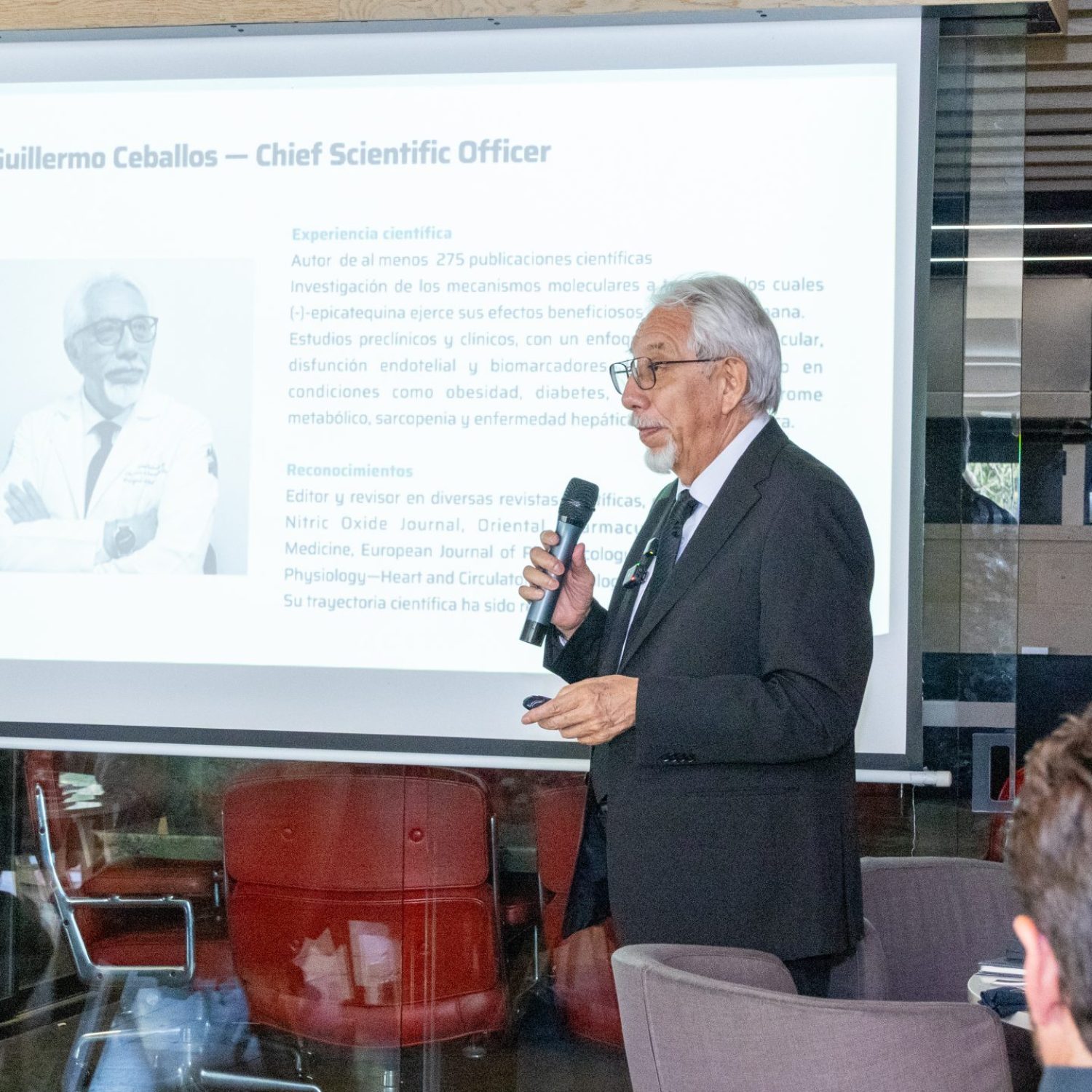 Dr. Guillermo Ceballos presenting mitochondrial health research during Mitozz Events, highlighting epicatechin science.